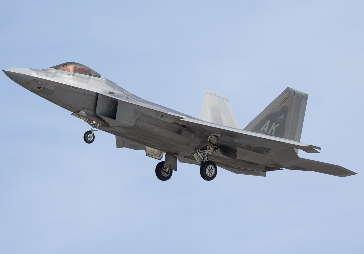 619_Aviation's tweet image. DOG01 flight of two F-22s from the 525th fs the "Bulldogs" pulling into NAS North Island after a quick flight out in the W-291 during Bamboo Eagle 26-1.
#f22 #bulldogs #525thfs #raptor #nasni #usaf #bambooeagle