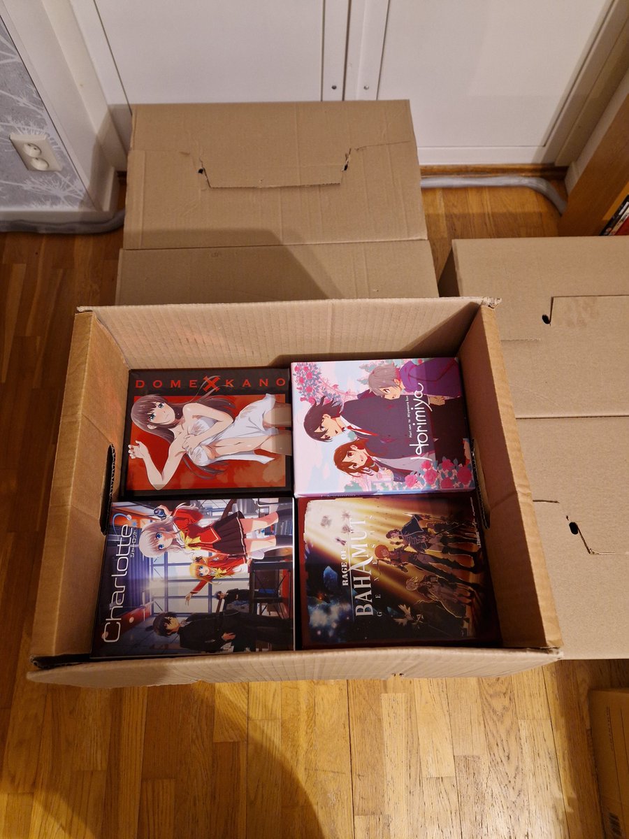 ApplesAndRust's tweet photo. Packing all my animu for the move https://t.co/FGDQzI7Mfb