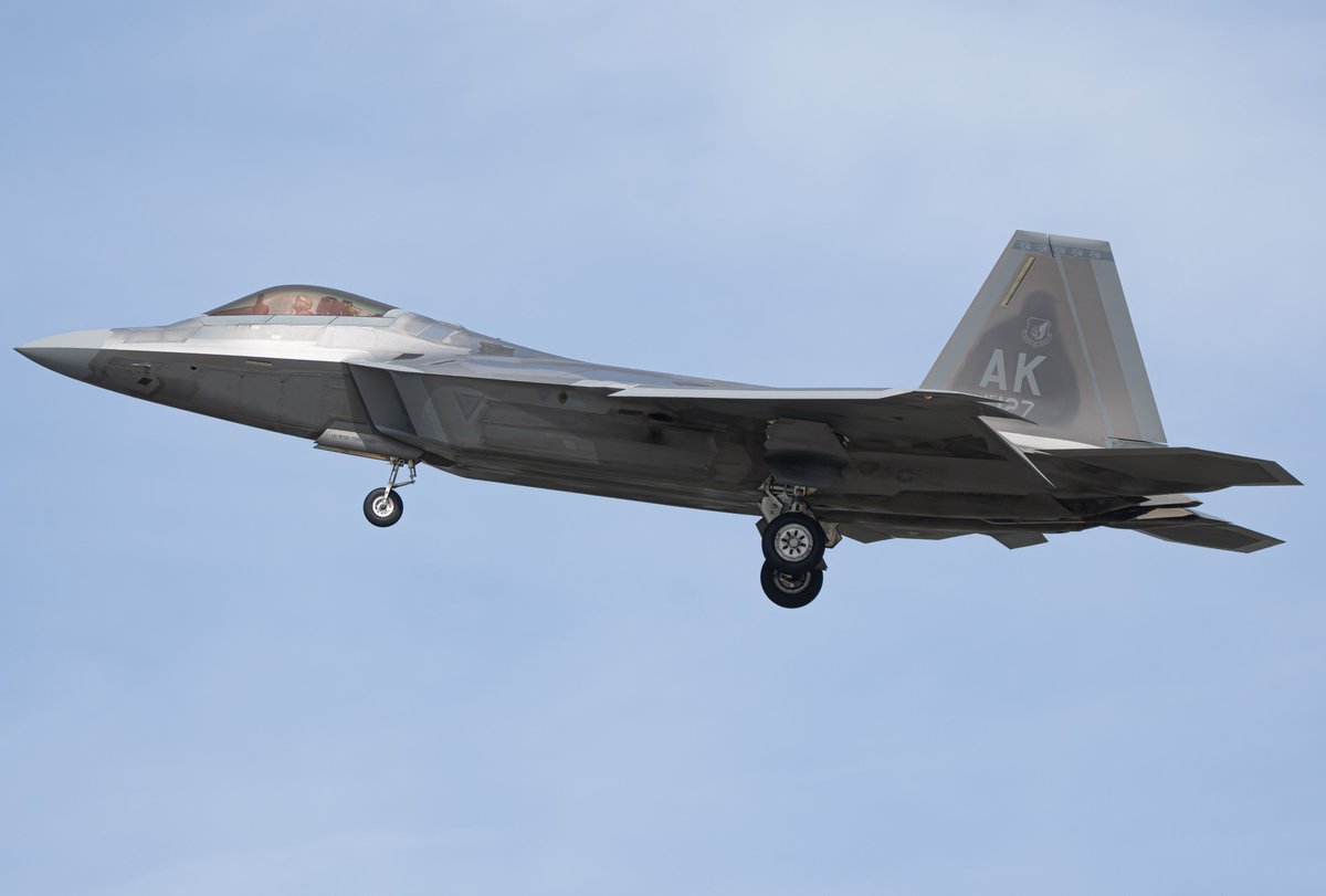 619_Aviation's tweet image. DOG01 flight of two F-22s from the 525th fs the "Bulldogs" pulling into NAS North Island after a quick flight out in the W-291 during Bamboo Eagle 26-1.
#f22 #bulldogs #525thfs #raptor #nasni #usaf #bambooeagle