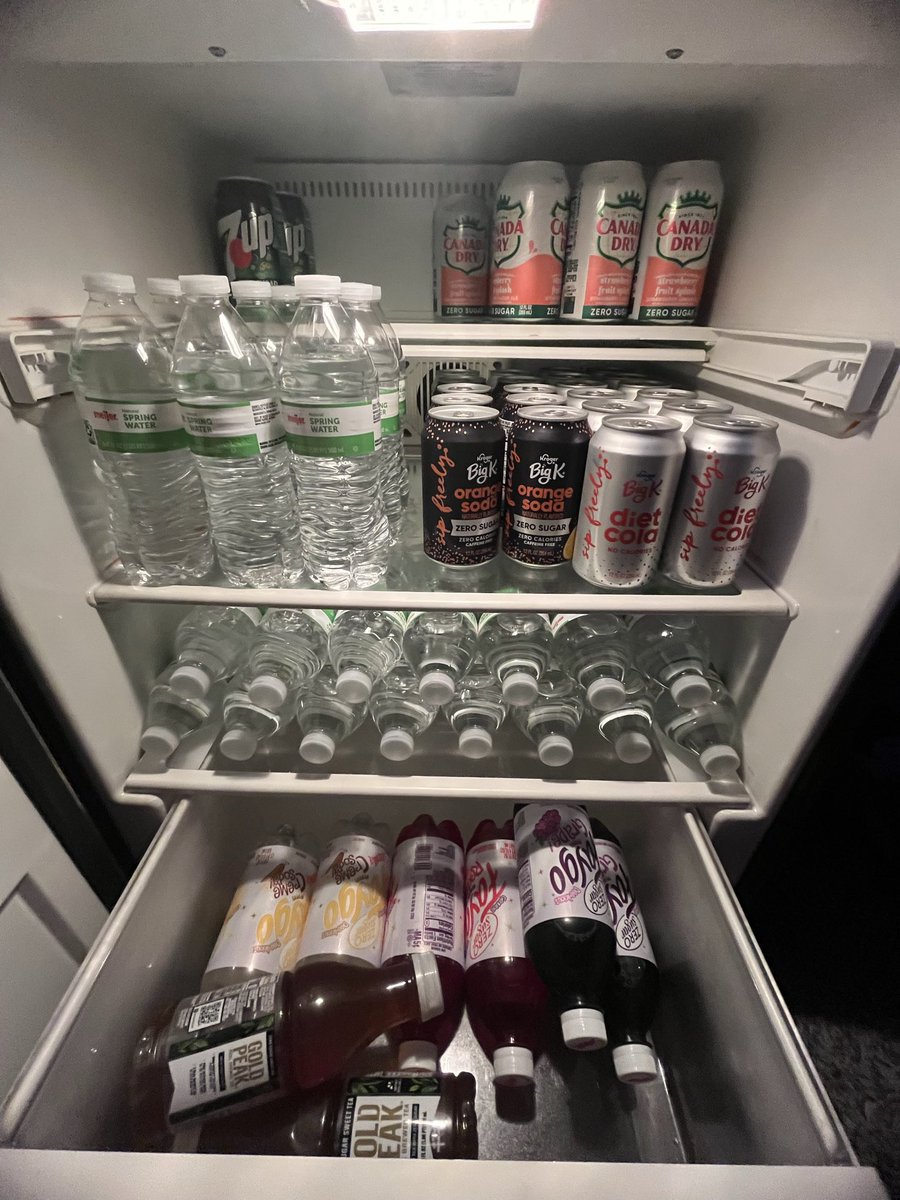 cattcat0's tweet photo. my mini fridge! got waters for my water fast! ima attempt to water fast for 5 days!🩷 https://t.co/UDy31mtlZu