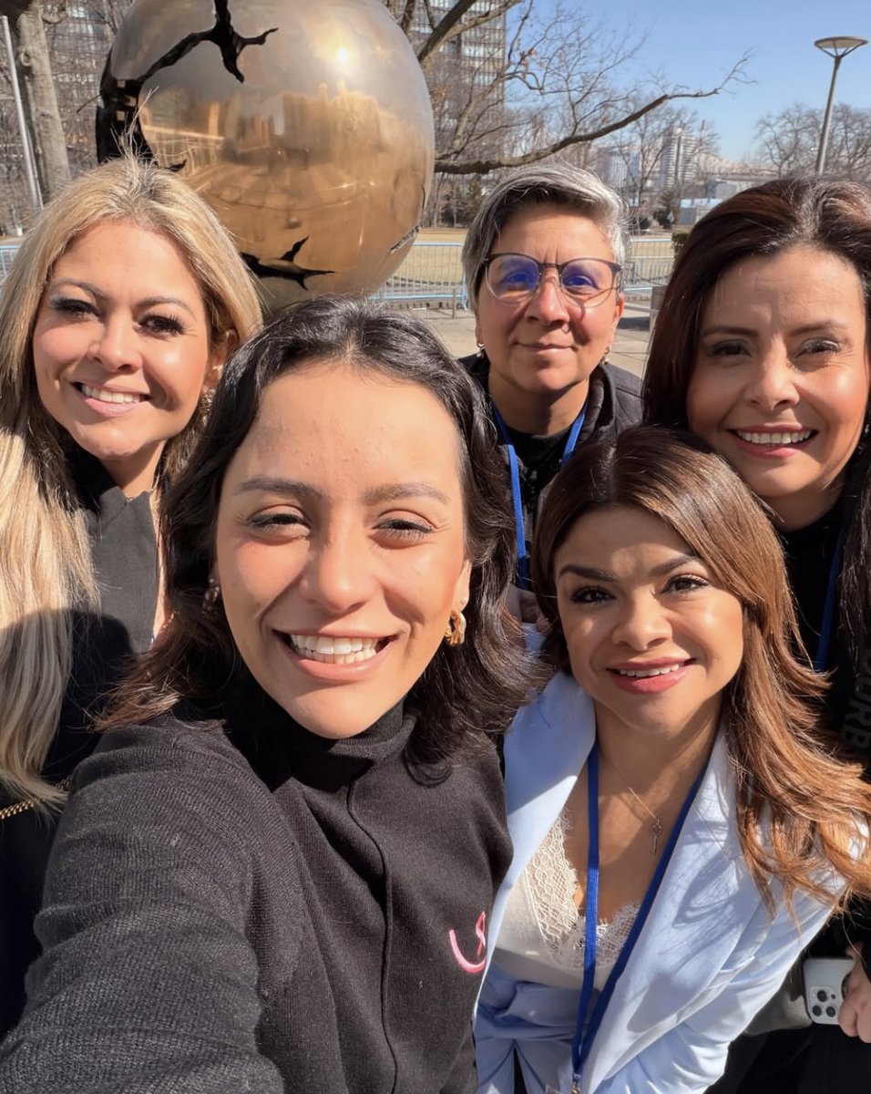 Cinco diputadas locales de <a href="/MovCiudadanoJal/">Movimiento Ciudadano Jalisco</a> viajaron a Nueva York para participar en reuniones de <a href="/UN_Women/">UN Women</a> ¿será que aprovechan para ir a tomarse un café con su tarjeta naranja? 🌆🗽☕️💳🍊lider919.com/hacen-gira-en-…