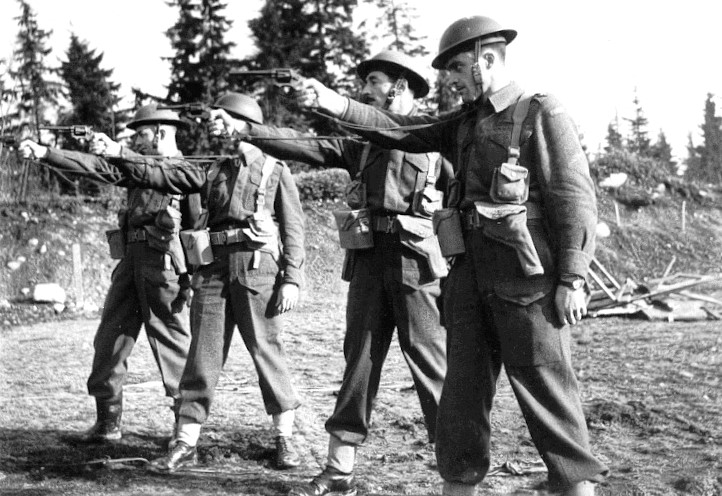 Canadian & British Photos & Postcards tweet media