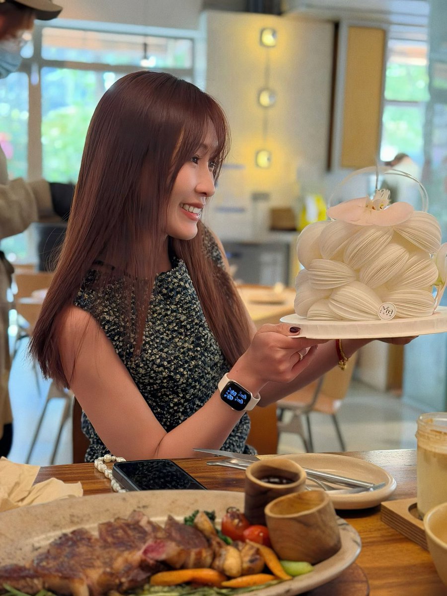 Amy19851111's tweet photo. 生日快乐，今天我很喜欢 https://t.co/3tOa7pVl5c