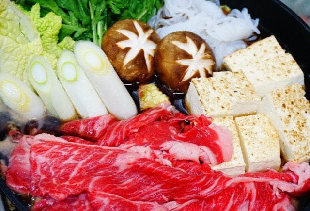 xiaojuncnjp's tweet photo. 気血不足の方
牛肉を食べましょう！

中医学では
牛肉は���腸を補いながら、気血を生成、
筋と骨を強くする。

胃腸が弱く、
冷えると胃腸の不調が出やすい、
足腰が弱い方に向いている。

胃腸の弱い方は焼肉ではなく、
煮込んだ牛肉スープが消化しやすい、
胃腸への負担が少ない。
おすすめ！ https://t.co/odZplJiyM6