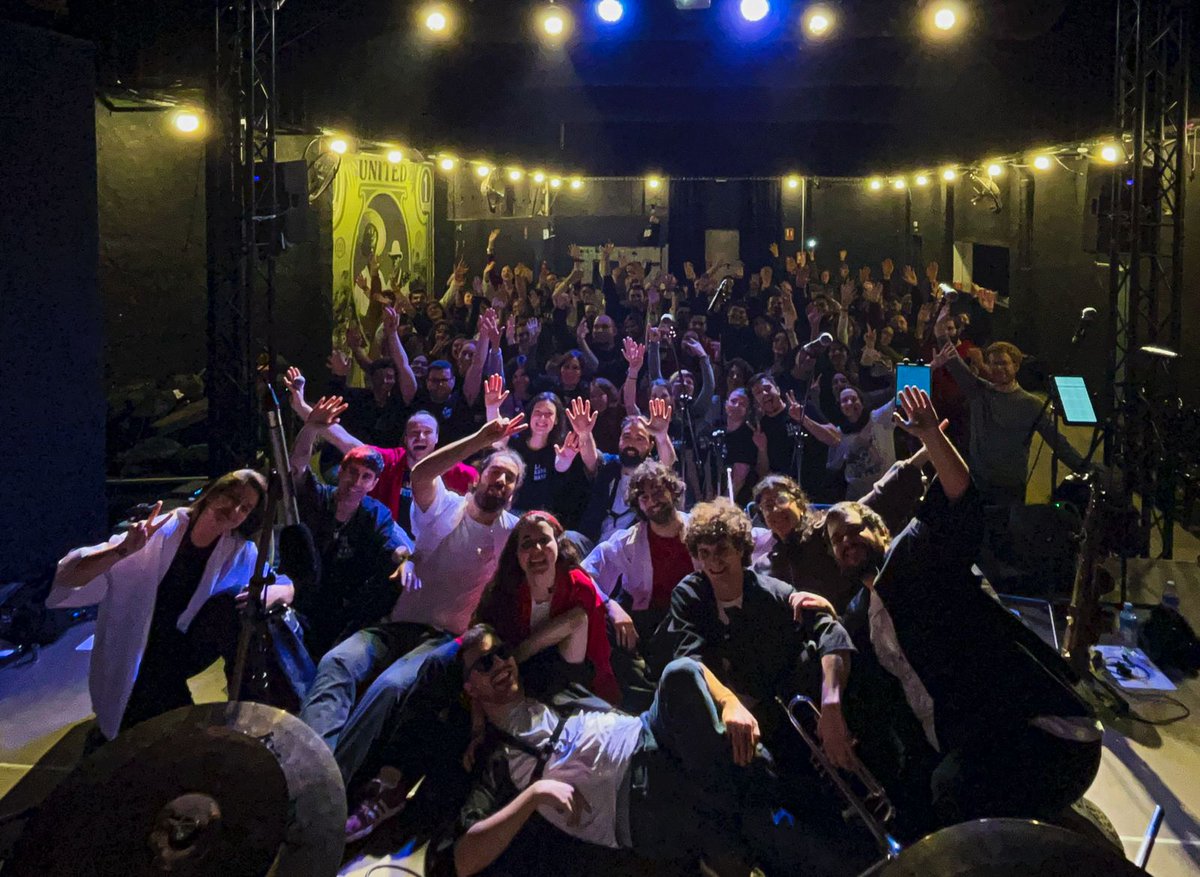 lakameband's tweet photo. Encara estem amb el somriure posat després de la nit que vam viure el 7 de març a la Nau Bostik💥

Un d’aquells concerts que passen volant: cançó rere cançó, gairebé sense temps per respirar, amb la sala entregada i una energia brutal de principi a final🔥😎 https://t.co/EW0x2G5AnR
