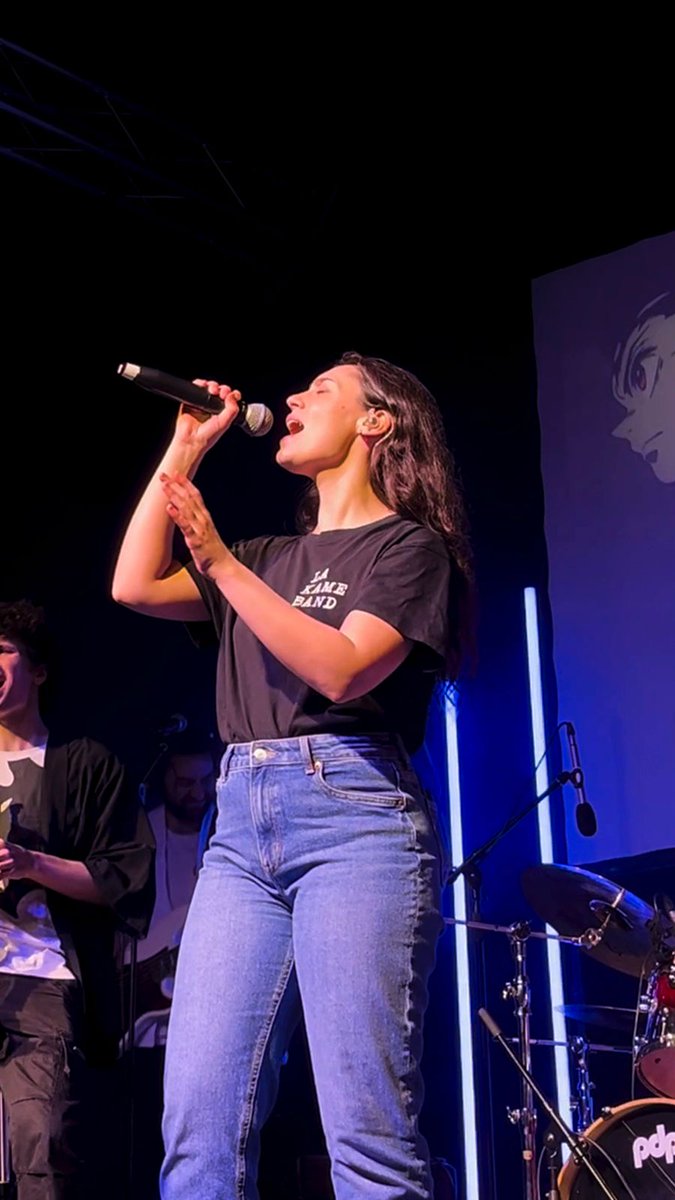 lakameband's tweet photo. Gràcies a les col·laboracions que vau pujar a l’escenari: La Nuria 🎷 i L'Elena 🎤

I sobretot, gràcies a vosaltres per venir, per cantar-ho tot i crear l’ambient brutal que es va viure durant tot el concert🫶

Aquesta nit a la Nau Bostik quedarà per sempre amb nosaltres❤️ https://t.co/NpqYAQMsOE