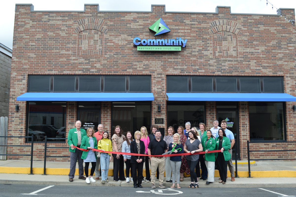 PgouldChamber's tweet photo. Community Abstract and Title, Inc. cut the ribbon at their new location at 113 W. Main in Downtown Paragould. Community Abstract and Title provides title services during real estate transactions. They can be contacted at (870) 240-0400. https://t.co/r1gTmL7kJc