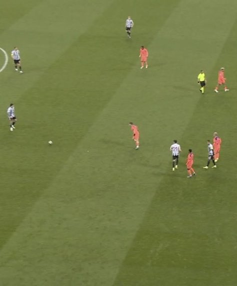 BarcaFRNews's tweet photo. Capitaine du Barça https://t.co/r0f89tifsU