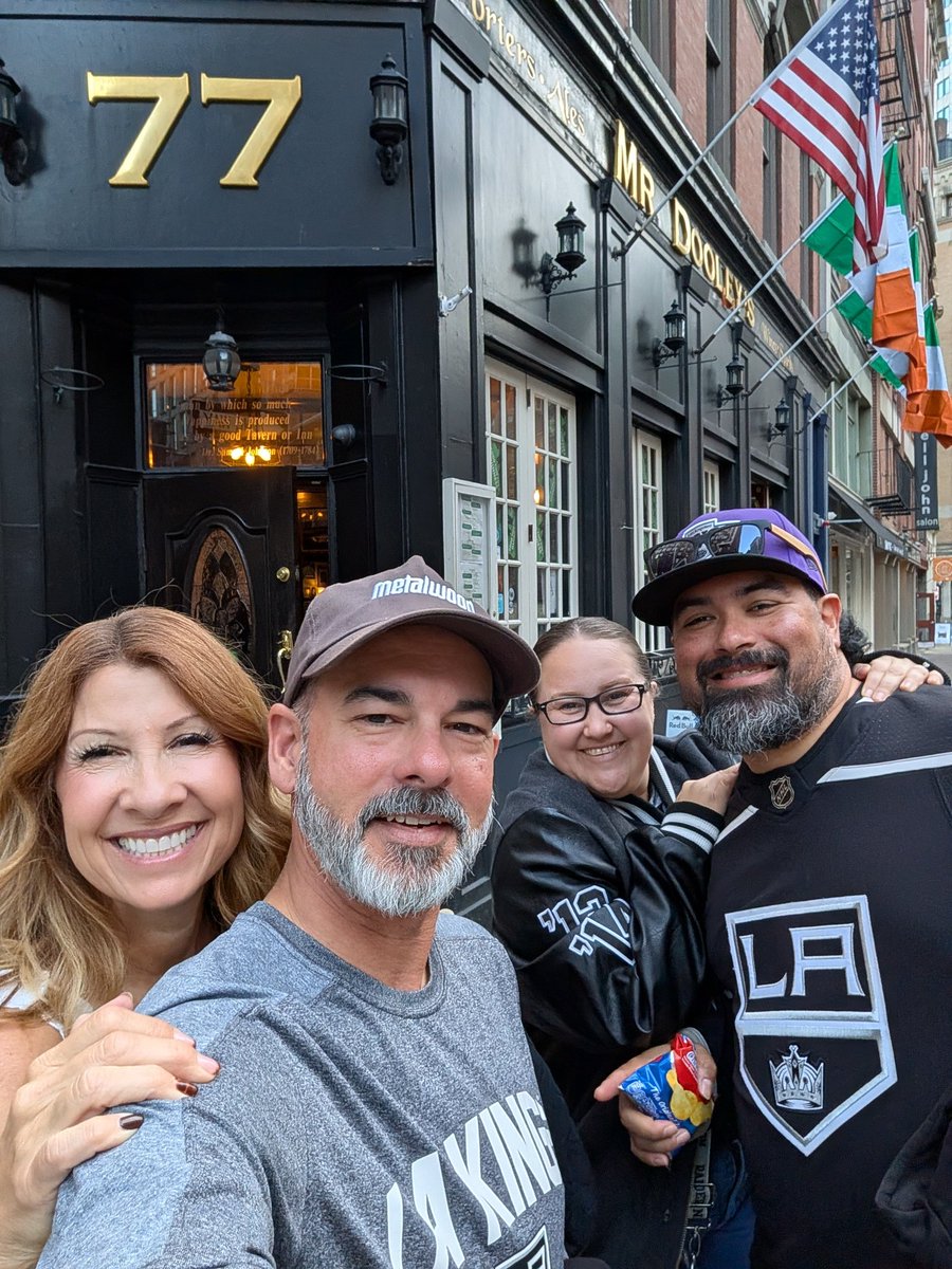 jdhockey526's tweet photo. @DooleyLAK @mayorNHL GKG #boston #dooleys https://t.co/37Ej4dTAne