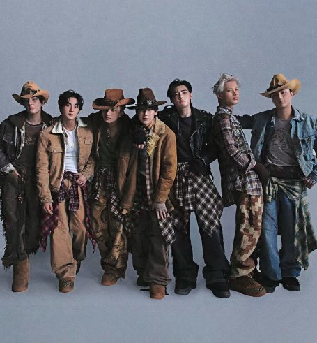 aaesoon's tweet photo. Satu-satunya grup yang aku ikutin dari sebelum debut sampe sekarang dan gak kepikiran bisa sampe titik ditinggal out member? Gak ikhlas banget astaga💔🥲🥀 https://t.co/darZa2OEm7