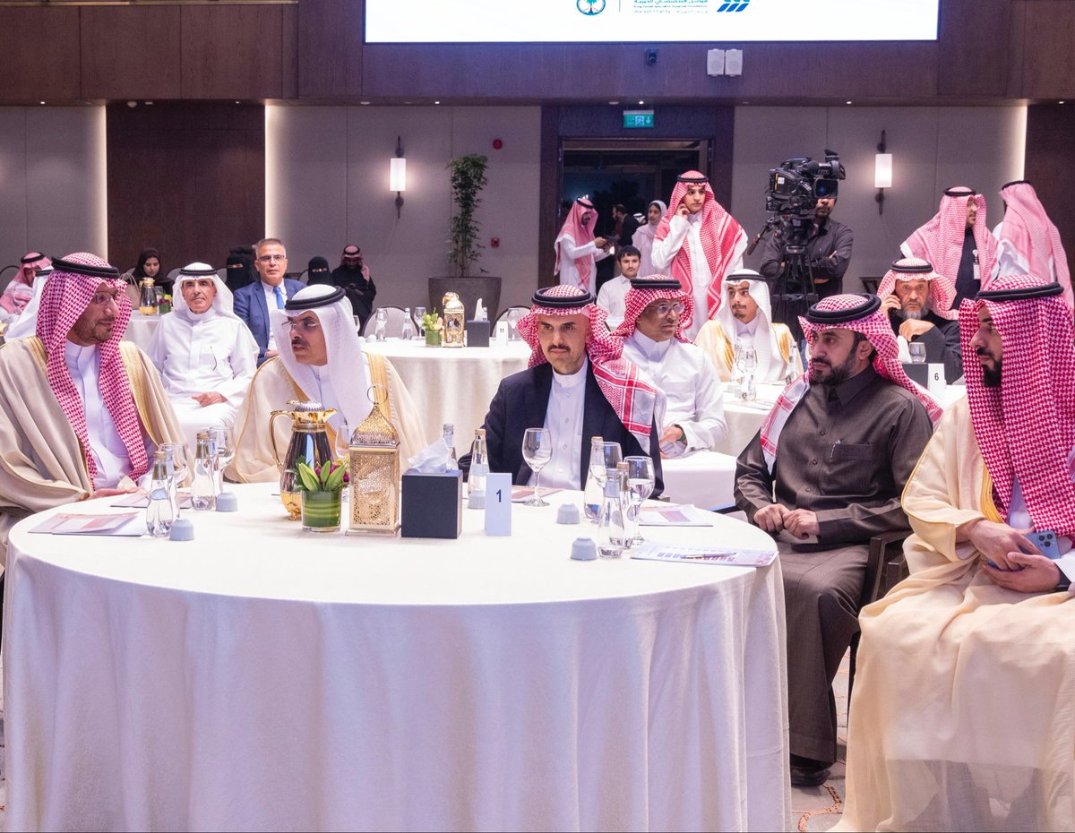 عبدالعزيز بن محمد بن حزيم tweet media