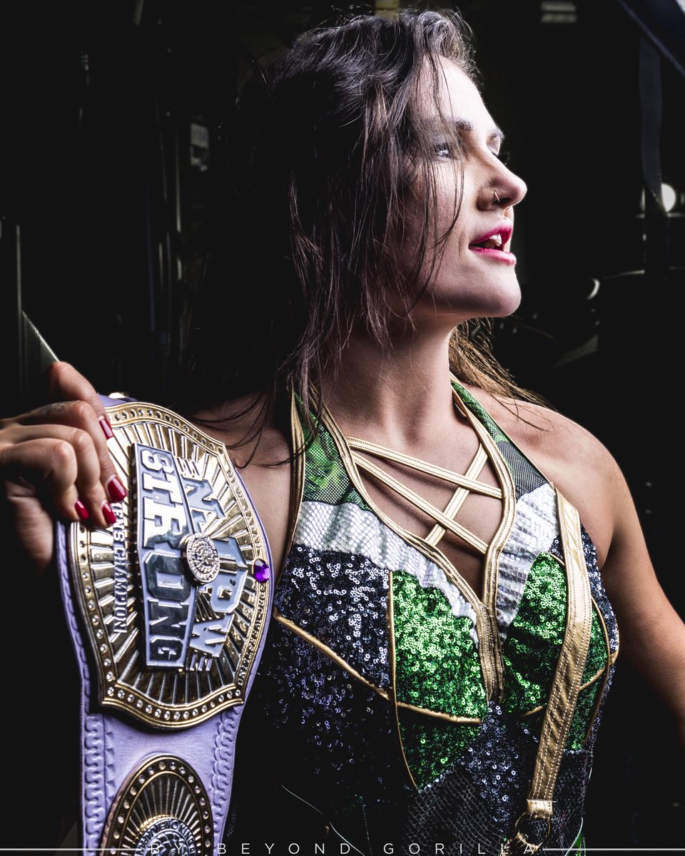 Alex Windsor アレクス・ウィンザー tweet media