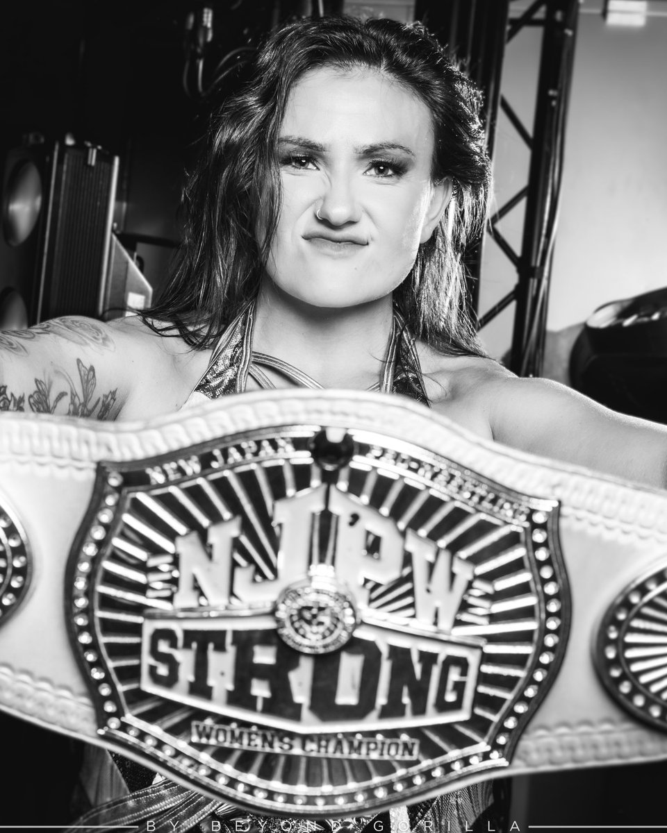 Alex Windsor アレクス・ウィンザー tweet media