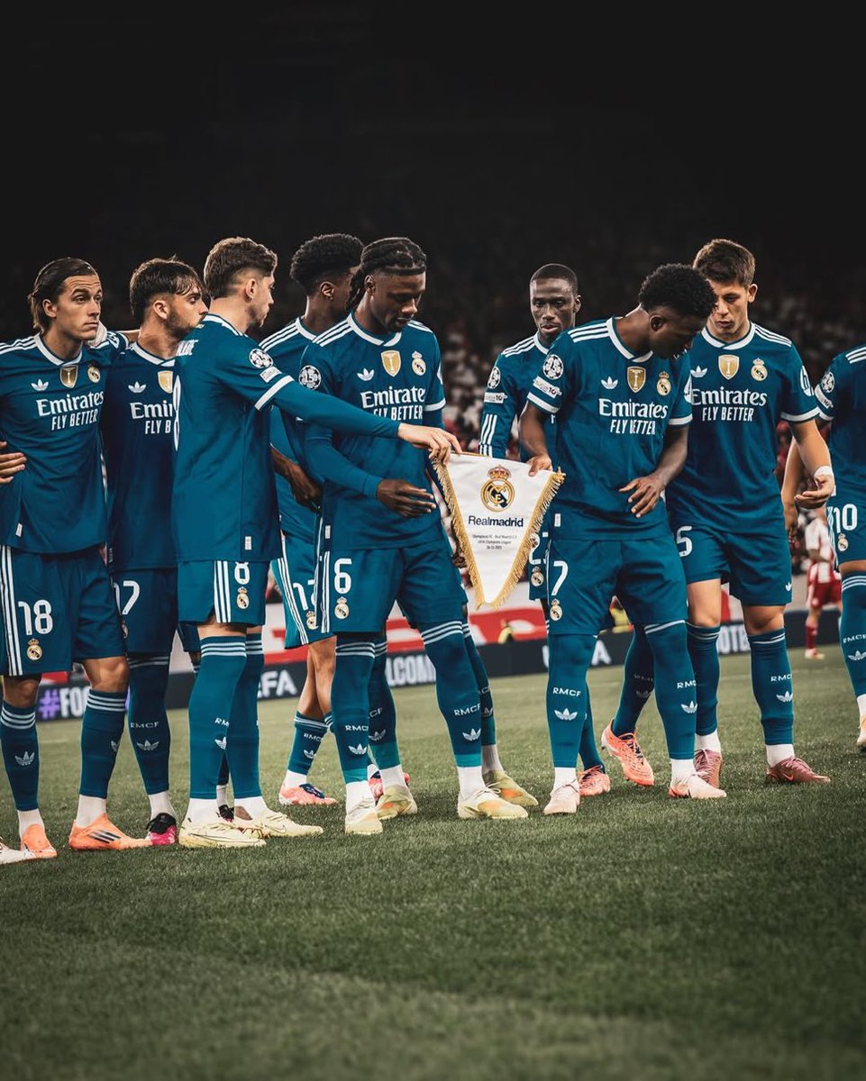 AdriRM33's tweet photo. - 7 bajas.
- Sin tu máximo goleador.
- Sin dar buenas sensaciones en los últimos partidos.
- Con un juego poco vistoso.
- Contra un City que lleva 11 partidos invictos y casi toda la plantilla disponible.

Solo un loco creería en este equipo, yo ELIJO creer una noche más 🤍 https://t.co/1NeC9y3mJ5