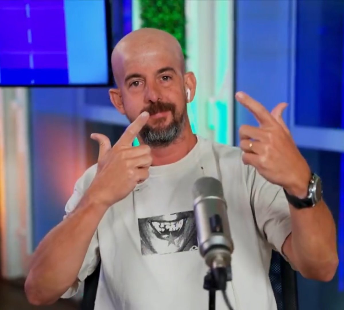 Emi Carp tweet media