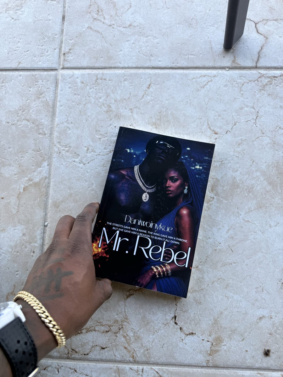 JayMoney_YCF's tweet photo. Another one to add to the collection, the other 2 in my shop, i need to bring them home as a matter of fact. Shoutout @Kaaymacc for the great Reads! https://t.co/i2IblVEDWT