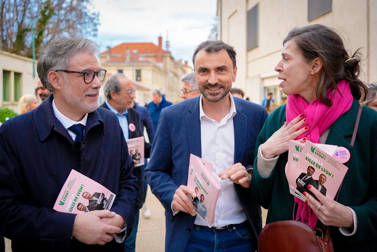 faureolivier's tweet photo. À Lyon, le bilan et la solidité du projet de la gauche unie créent aujourd’hui la dynamique de la victoire.

En tractage avec le socialiste Emmanuel Giraud, tête de liste dans le 9ᵉ arrondissement, et @SandrineRunel, pour continuer à faire de Lyon une ville plus verte et solidaire, plus sûre et juste.

Les 15 et 22 mars, l’union de la gauche est le seul bulletin pour continuer à préparer Lyon à l’avenir.