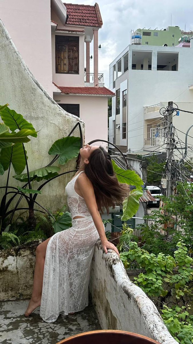 borik220486's tweet photo. Went for a walk in that same dress ❤️✨ it felt too good not to show it outside. Do you like it more in the room or out in the city?
#reddress #walktime #cityvibes #outfitmood #eveninglook https://t.co/S2SxnPYipr