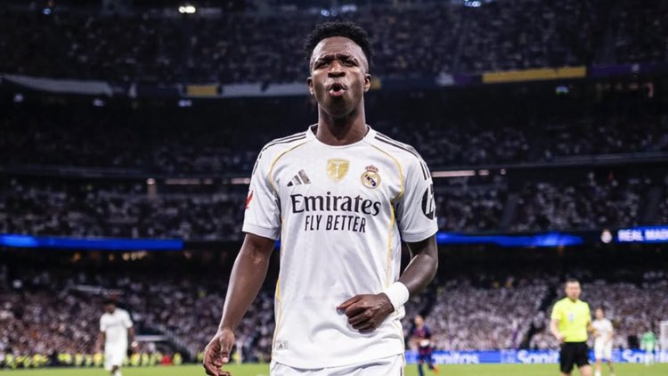 Azaad_7's tweet photo. Lo que Vinicius tuvo que hacer para ser considerado el mejor del mundo: Marcar y asistir en todas las eliminatorias de Champions, eliminar al Bayern, eliminar al City, marcar en 2 finales de Champions, meterle un Hat Trick al Barcelona en una final (Todo eso y aún le llamaban malo)

Lo que Yamal hizo para ser considerado el mejor del mundo: 10 regates contra el Atlético de Madrid, 1 gol vs Inter, hacerle un gol de penal al 94 al Newcastle