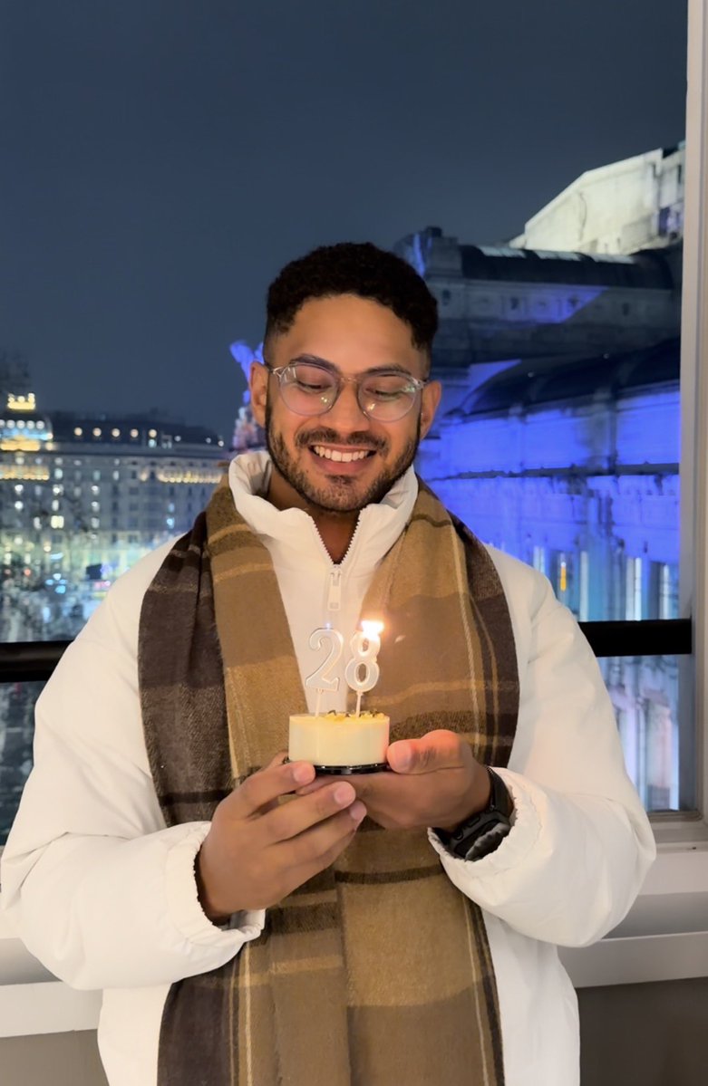 Thi 🌚 tweet media