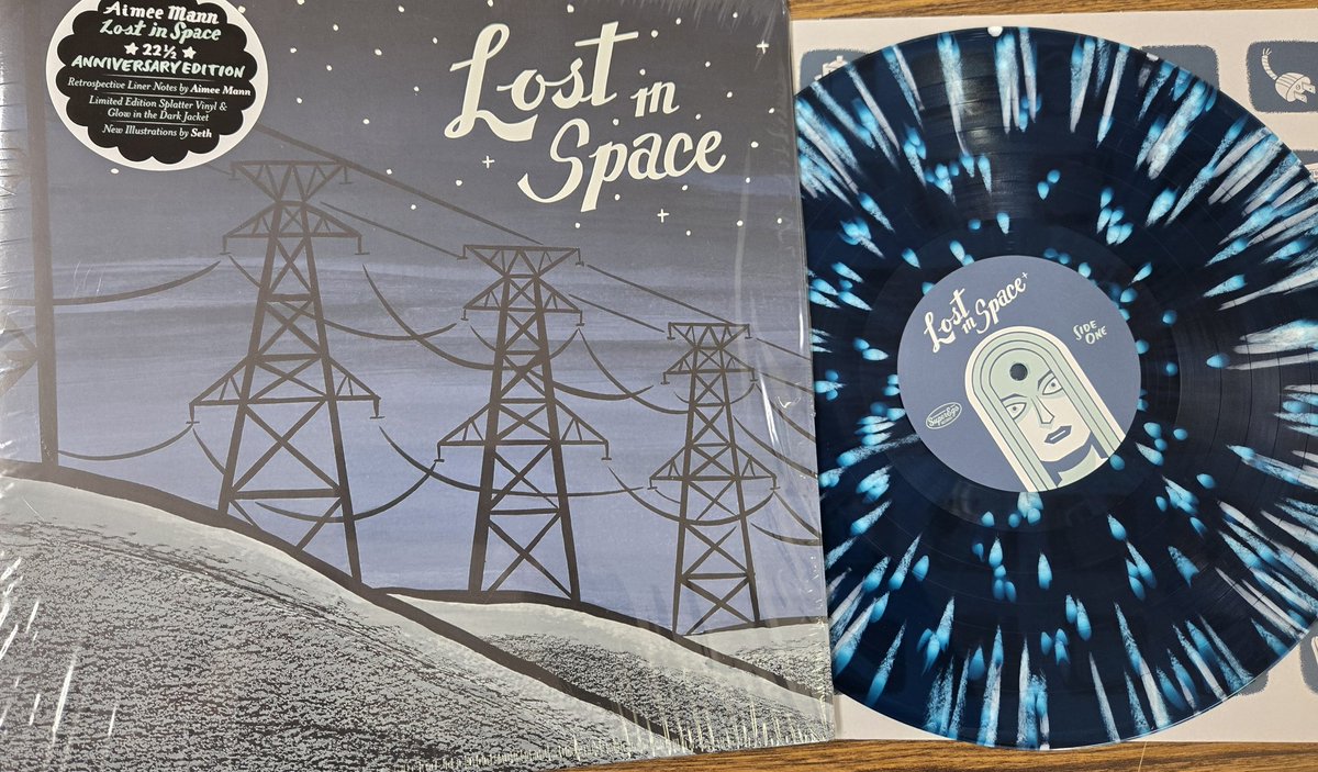 RiotCityBlues77's tweet photo. 本日の朝レコはエイミー・マ���『Lost in Space 22½ Anniversary Edition』限定スプラッターヴァイナルでさ��。
#AimeeMann
#LostInSpace
#朝レコ #アナログレコード https://t.co/dPcIlFlrGC