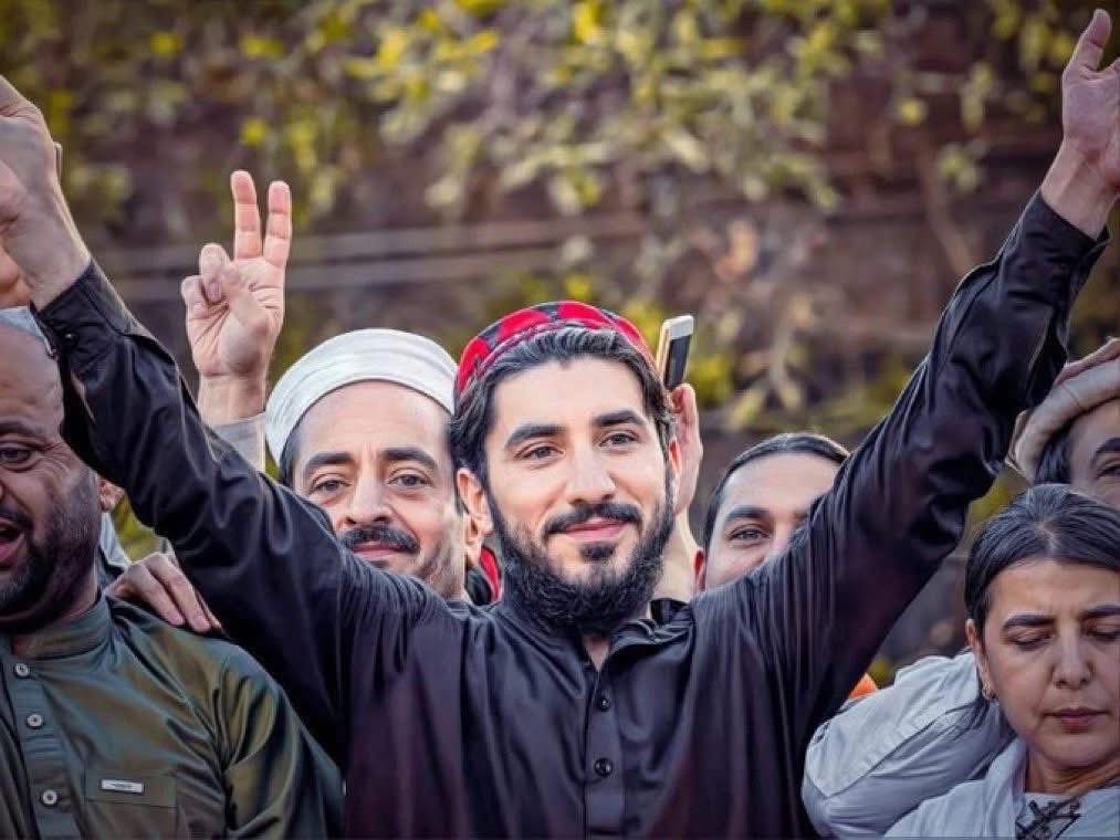 pashtoon36541's tweet image. منظوره ما  دځان عسکر  کړه
قام ته خدمت به دی  تنخوا حسابومه.
#ټپه
#لنډۍ 
#PTM