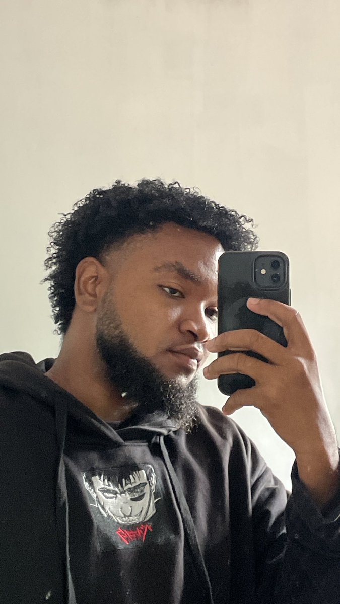 russelllucasm's tweet photo. Its cold outside 🥶. I want a hallanya https://t.co/CgGD3EuDoj