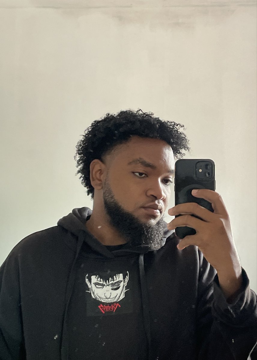 russelllucasm's tweet photo. Its cold outside 🥶. I want a hallanya https://t.co/CgGD3EuDoj