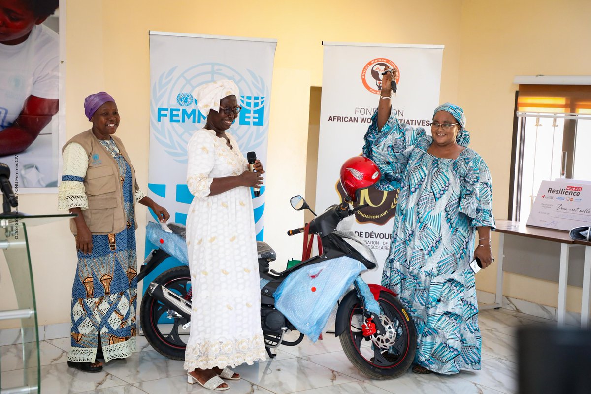 onufemmesCIV's tweet photo. 3/3. 200 jeunes👧🏾issues des #IFEF disposent désormais de compétences entrepreneuriales pr élaborer des plans d’aff, dont 100 ont reçu 1 financement de démarrage pr mettre en œuvre leurs #AGR. @onufemmesCIV a remis équipements aux associat° de jeunes👧🏾rurales &amp; matériel aux IFEF https://t.co/jOqyQJB4X8