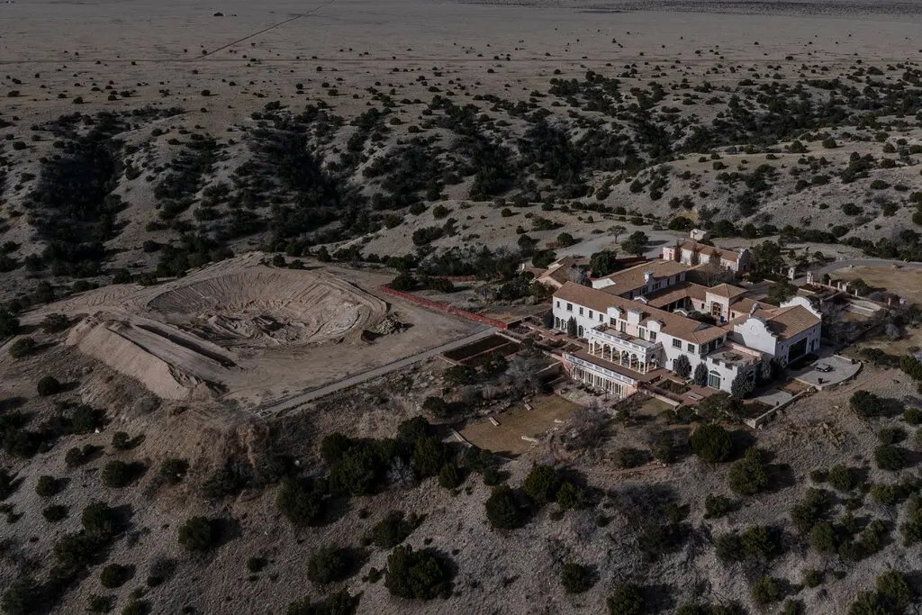 Global_AffairsX's tweet photo. At Epstein’s Remote Zorro Ranch In New Mexico Investigators Found Evidence Of Cannibalism Of Minors😱😱
Investigators Found Bones, DNA and Dead Bodies Of The Minors. In Ground. And Found That Code Word "JURKY" Is Used for Child Meat In Files. in Parties.

#JeffreyEpstein #Epstein https://t.co/5HeX4bSbFo
