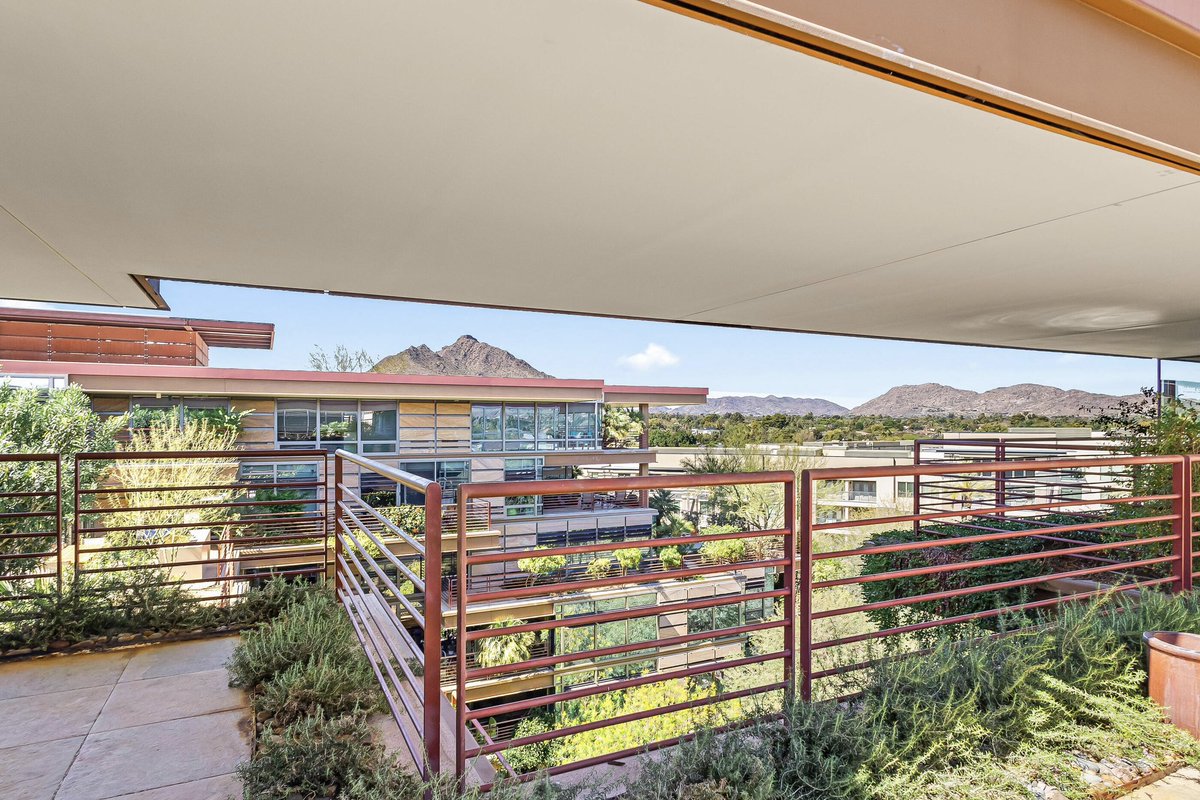 localluxuryre's tweet image. Penthouse living within Optima Camelview Village. Natural light fills the interiors, highlighting polished stone floors and contemporary finishes.

Recently repositioned at $1.55M ⬇️

#optima #scottsdalearizona #penthouseliving #localluxury #arizonarealestate