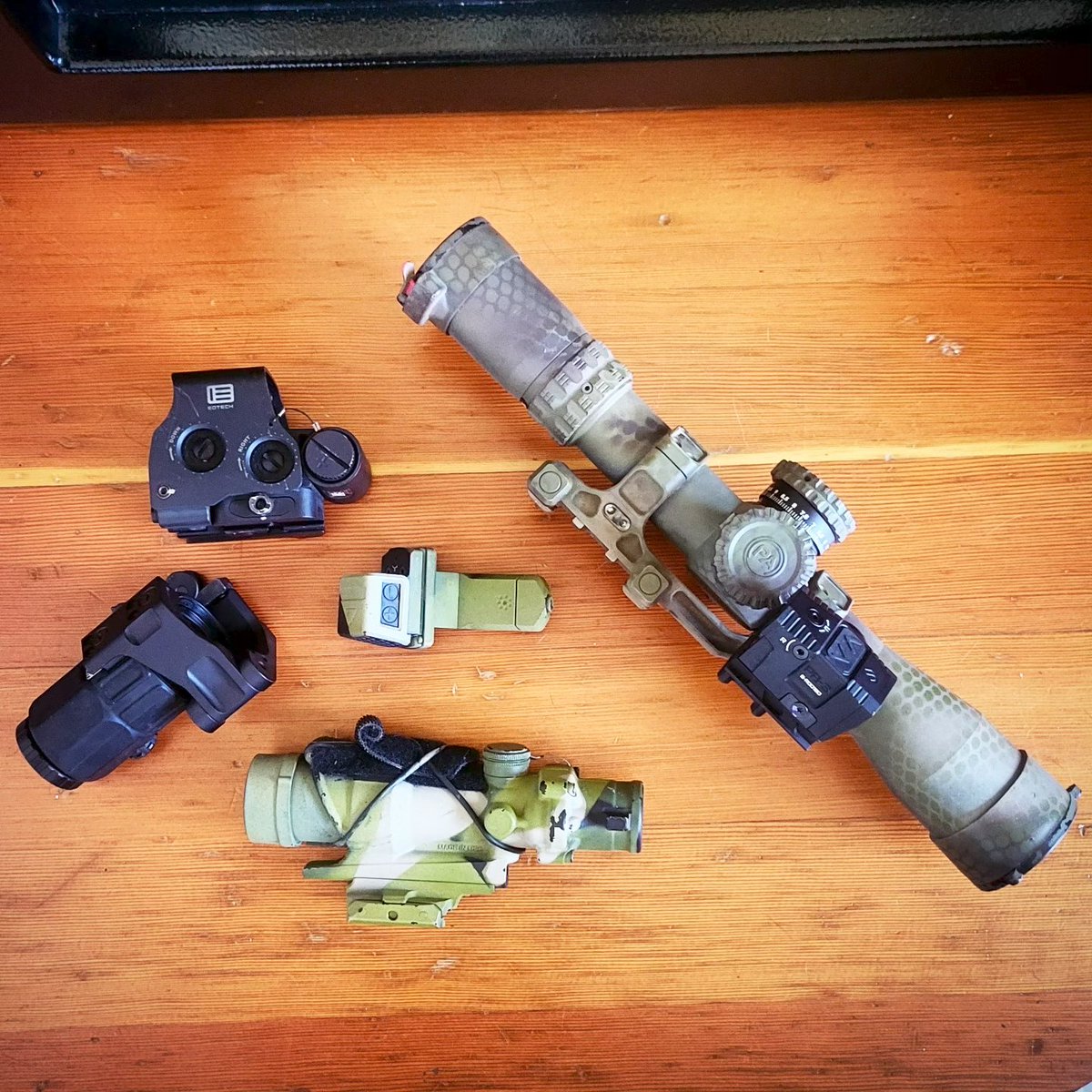 𝙏𝘼𝘾𝙏𝙄𝘾𝙊𝙊𝙇 𝙂𝙄𝙍𝙇𝙁𝙍𝙄𝙀𝙉𝘿 tweet media