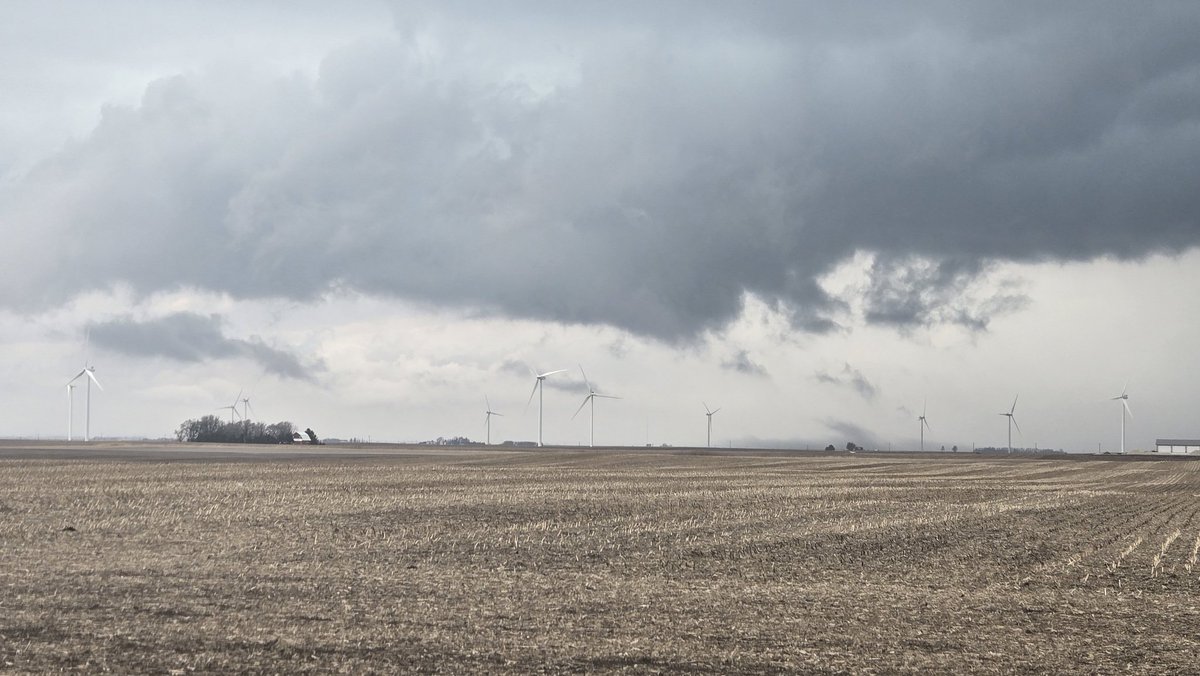 nilwxreports's tweet image. Kankakee cell is trying again. Best it's looked in a minute. 5:40pm