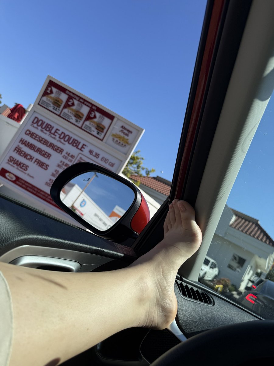 Violette Vaine tweet media