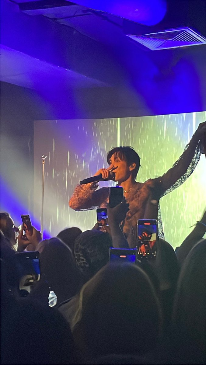 WiktoriaAdamc19's tweet photo. Cudowny koncert @official_junhee #JunheeinWarsaw https://t.co/YhYmtmDTkv