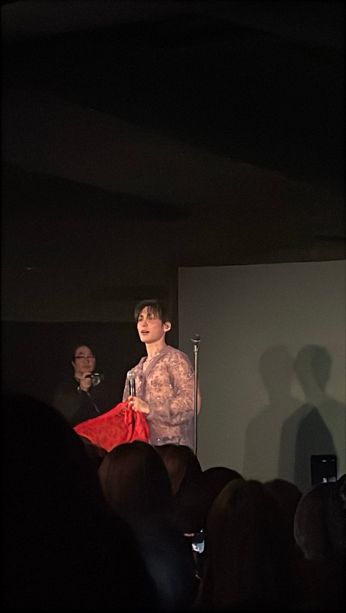 WiktoriaAdamc19's tweet photo. Cudowny koncert @official_junhee #JunheeinWarsaw https://t.co/YhYmtmDTkv