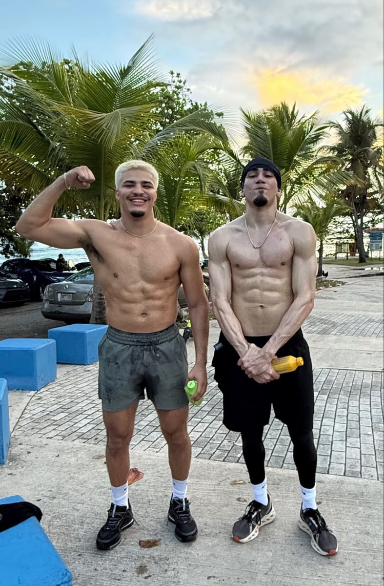 Omar Courtz junto a Xander Zayas. 🇵🇷