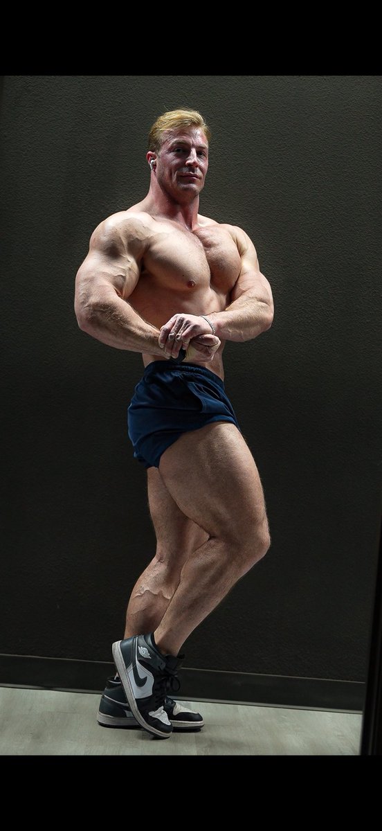 YOUR NEW FAVORITE tweet media