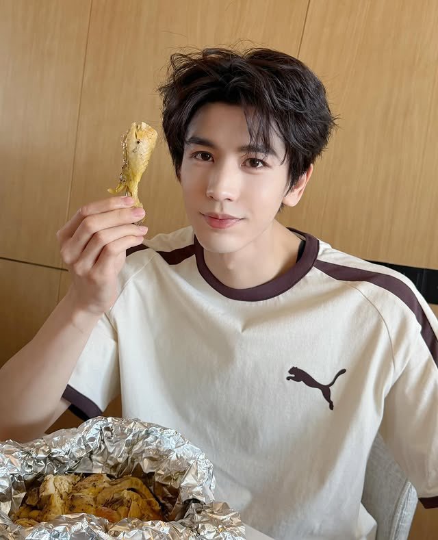 Zhang Linghe 张凌赫 Archive tweet media