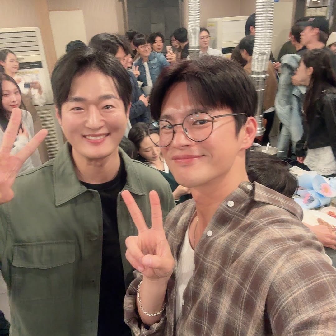 bfriendondemand's tweet photo. [📸] pallow_zh instagram

“# BoyfriendOnDemand wrap up party.”

#월간남친 #박지호 #지수 #서인국 #조한철 #김성철 #BoyfriendOnDemand #ParkJiho #Jisoo #SeoInguk #ChoHancheul #KimSungcheol https://t.co/OT7IN4Ch4V
