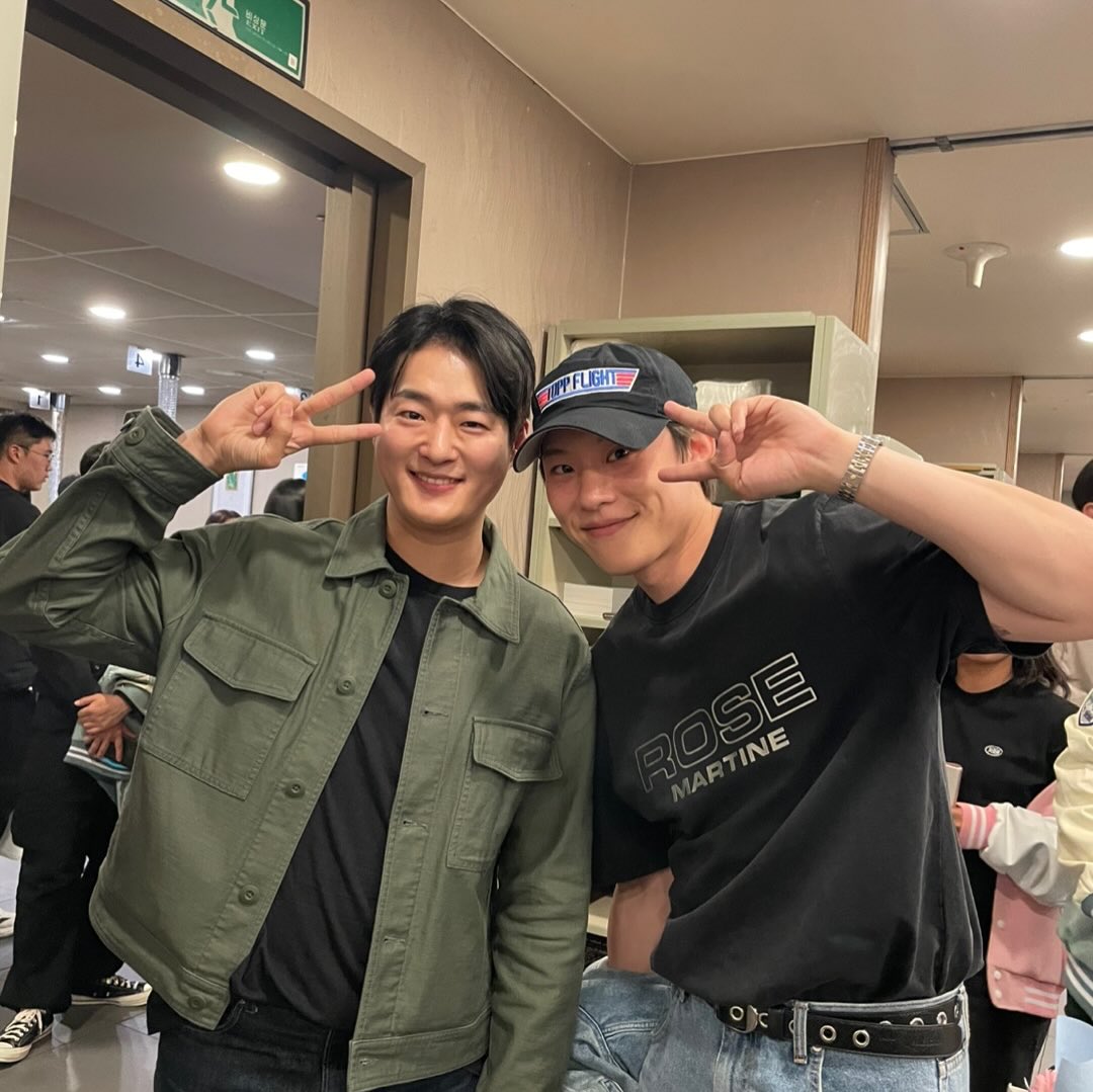 bfriendondemand's tweet photo. [📸] pallow_zh instagram

“# BoyfriendOnDemand wrap up party.”

#월간남친 #박지호 #지수 #서인국 #조한철 #김성철 #BoyfriendOnDemand #ParkJiho #Jisoo #SeoInguk #ChoHancheul #KimSungcheol https://t.co/OT7IN4Ch4V