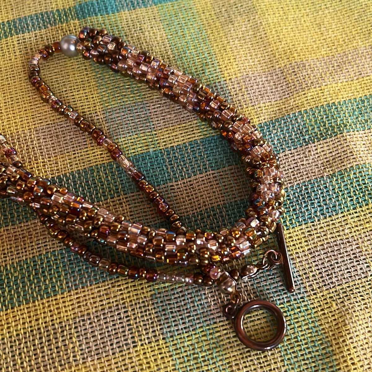 minutirutiru's tweet photo. 試作品を5年近く使い続けている妹。
流石に金具は変色するし、毎日つけっぱなしというわけでもないけれど、長持ちするっていいよね。 https://t.co/PDWRPLoXjV