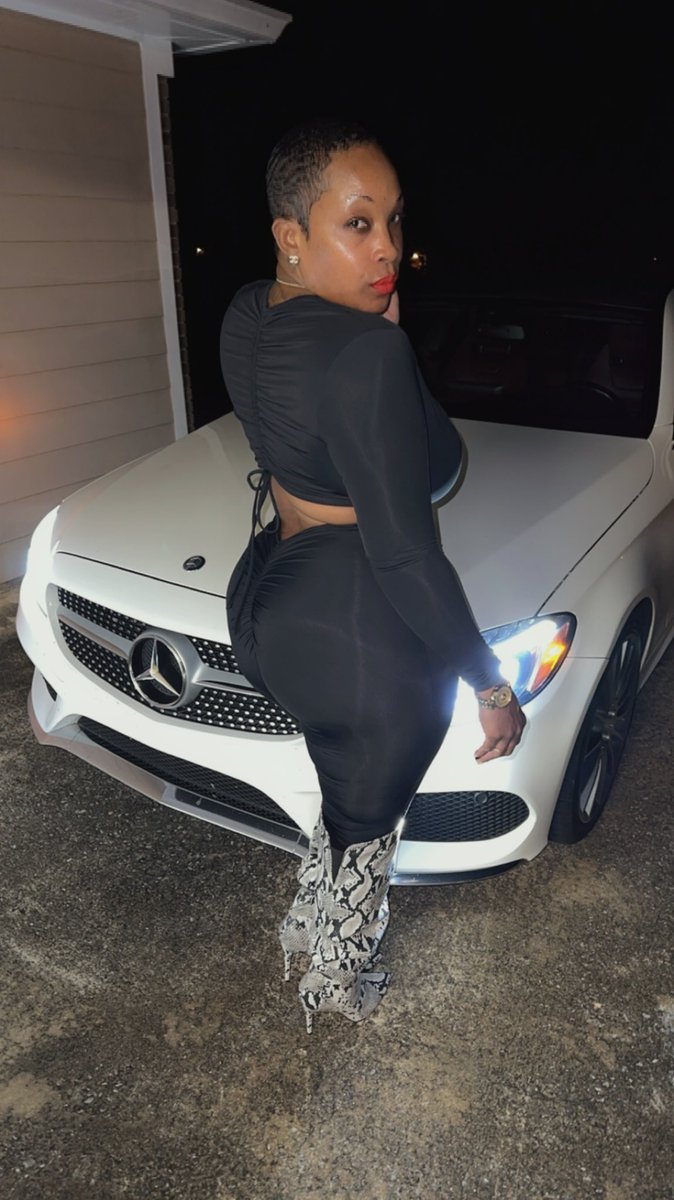 Ms Foxy tweet media