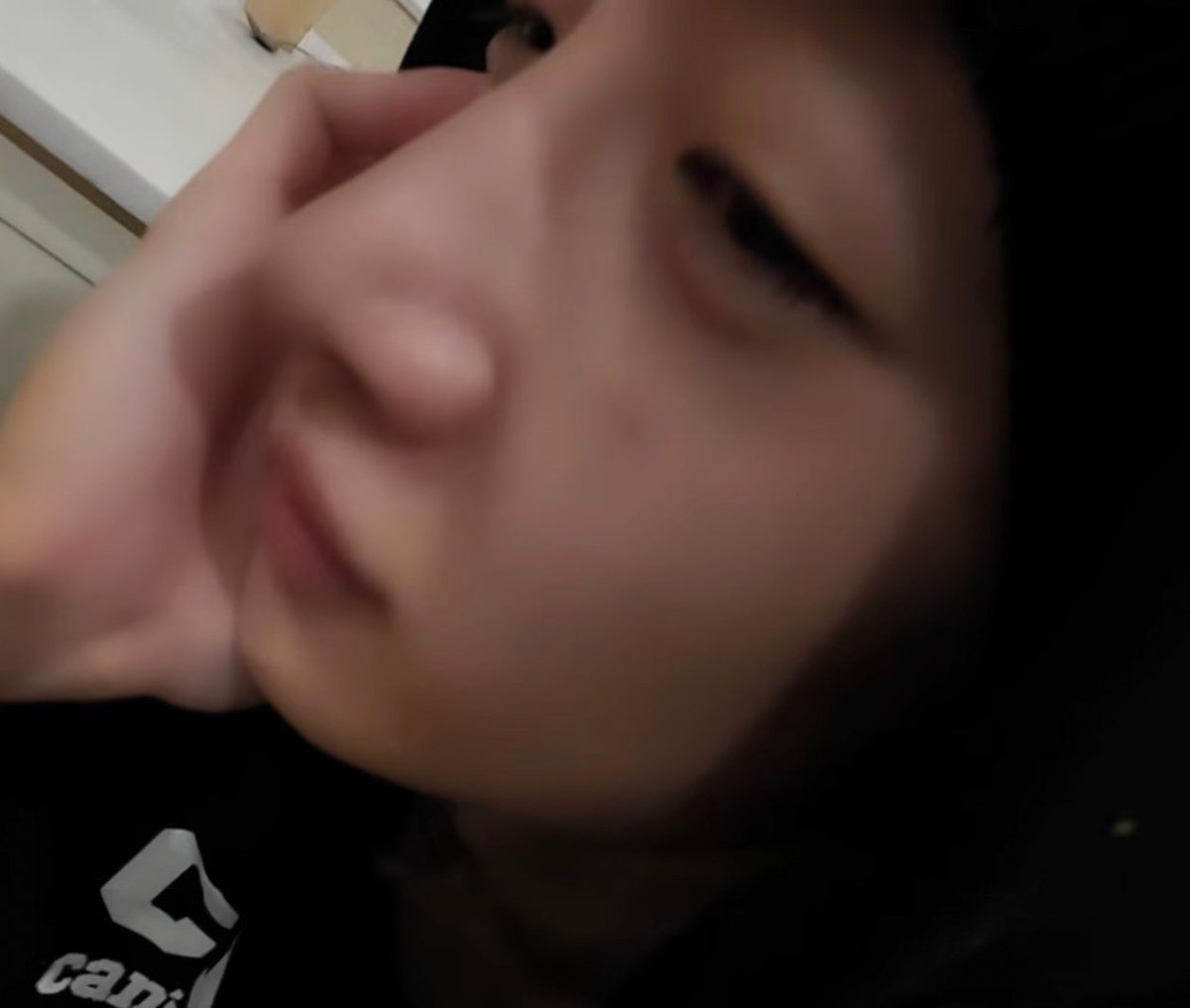 CB97kiowo's tweet photo. Cómo que son la misma persona? https://t.co/eU1Z2woyUn