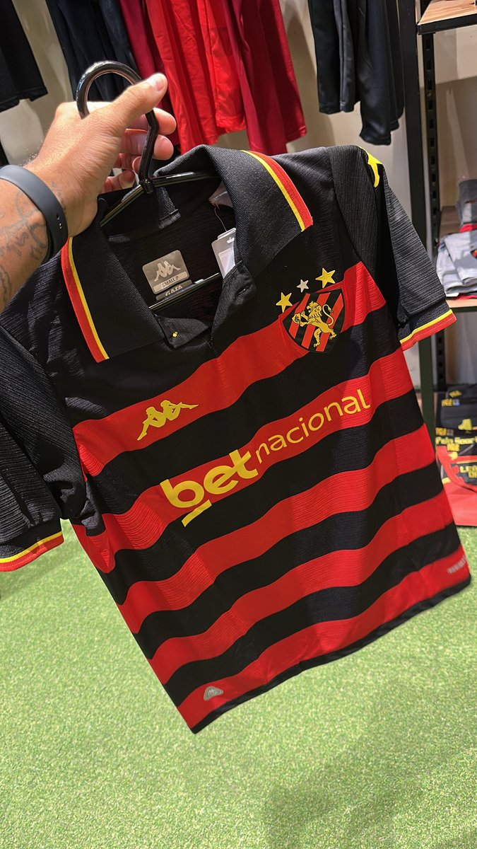 ca09bravo's tweet photo. Toma meu dinheiro @sportrecife 
Camisa linda da porra! Tecido bacana e ajusta muito bem no corpo. https://t.co/QpCh63zyPc