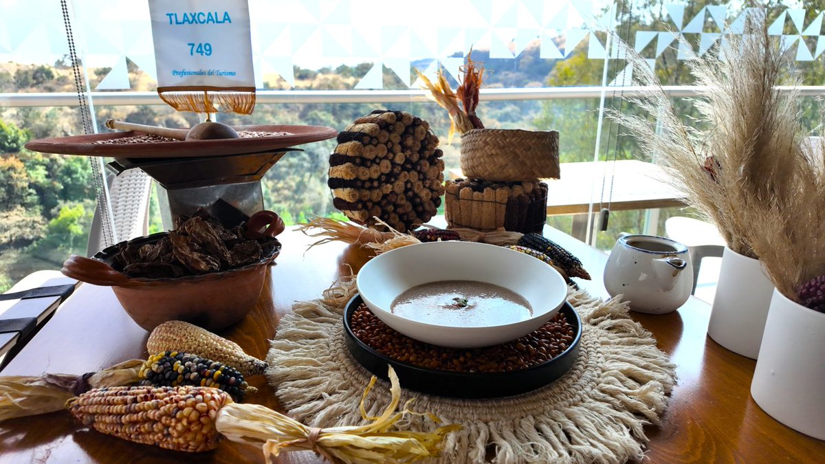 Del 23 al 27 de marzo 🍽️ la Semana de la Cocina Tlaxcalteca invita a recorrer #restaurantes como Magueyana, Mexko o Molino de los Reyes, donde podrás probar tlatlapas, mole prieto, barbacoa en penca y #postres con #pulque que reinterpretan la tradición local 🤤
<a href="/SECTURTlaxcala/">SECTURTlaxcala</a>