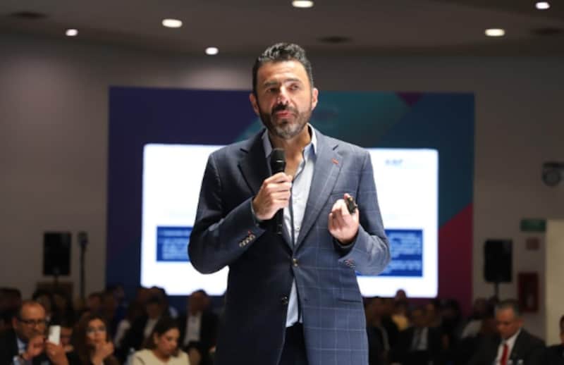 EmilioVallejoRL's tweet photo. Malas noticias para la república. Aureliano Hernández Palacios Cardel, hijo del exsecretario particular de @Claudiashein, acaba de ser designado titular de la Auditoría Superior de la Federación.

Si los de MORENA ya robaban a manos llenas, tras colocar a un esquirol en el órgano fiscalizador, las trapacerías se perpetrarán con el más absoluto descaro.

Robar es malo, disfrazarlo de transformación es enfermizo, defenderlo es patético.