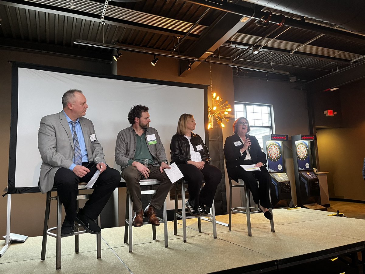 WisPolicyForum's tweet photo. Special guest @mayorofgreenbay kicked off this event, held in partnership w/ @KaneCommGroup.

Our panel is underway:

-Ian Abston, founder, Forward 48, &amp; director, Hoan Group

-Lara L. Fritts, president/CEO, Greater Green Bay Chamber

-Patti Habeck, president/CEO, @NewNorthInc https://t.co/FvsbBBVf17
