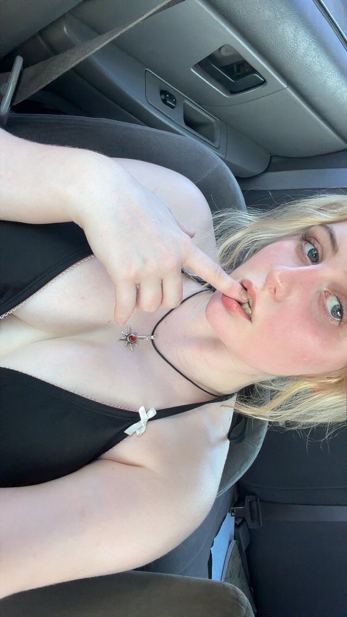 lynne ᡣ • . • 𐭩 tweet media