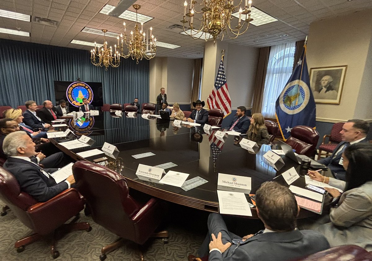 Bruce_LeVell's tweet image. Strong day of partnership and collaboration with @USDA leadership and members of North Carolina’s powerful agricultural delegation. Proud to work together in support of America’s farmers and rural communities. 🇺🇸 #MAHA 
@SecRollins
